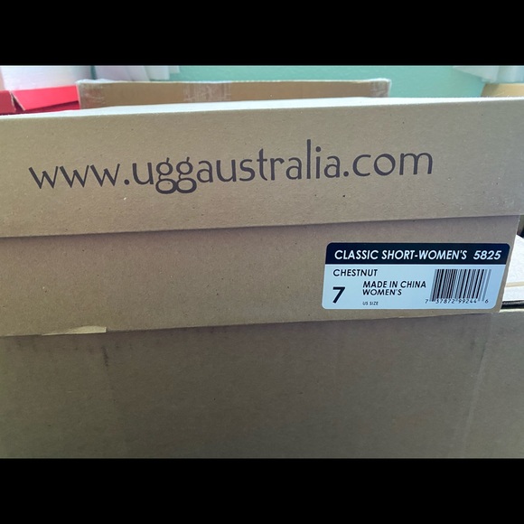 Classic women’s short Ugg boots - Picture 4 of 4